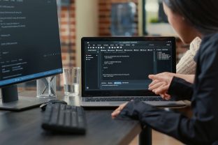 team-programmers-talking team-programmers-talking